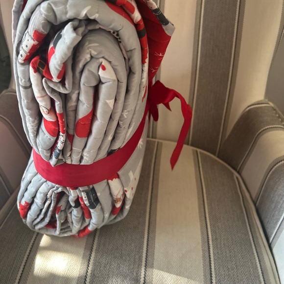 NWT AVANTI home full/queen CHRISTMAS quilt and sham set. - Picture 9 of 16